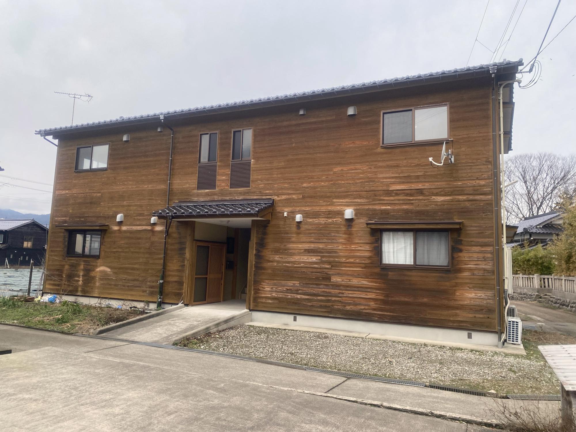 1階に2戸、2階に2戸部屋がある香住住宅201号の外観写真