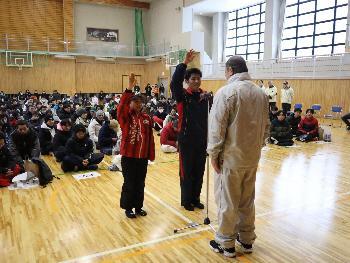 開会式で選手宣誓をするチーム代表者の写真