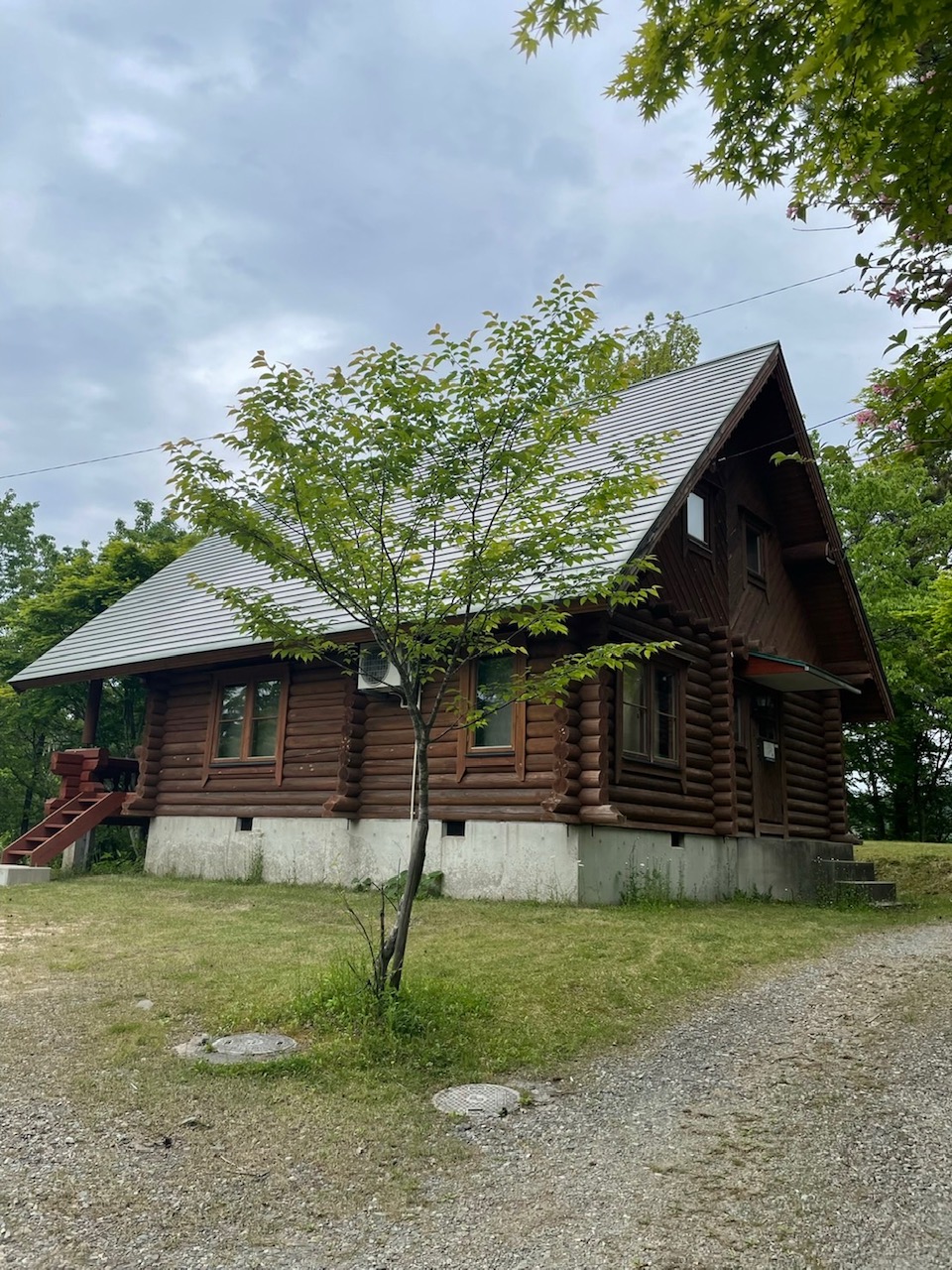 柤大池公園バンガロー村にあるログハウスの建物外観の写真