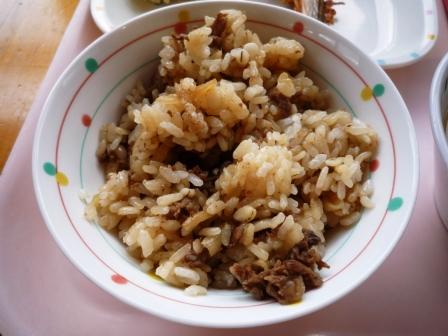 器に盛られた但馬牛ごはんの写真