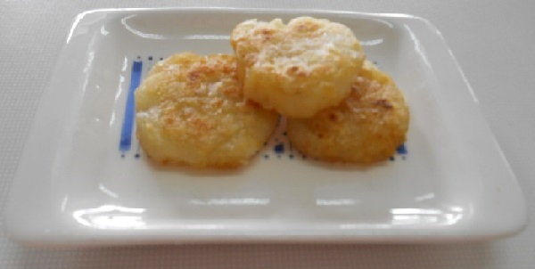 器に盛られたジャガもちの写真