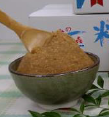 茶色の茶碗に味噌が盛られている写真