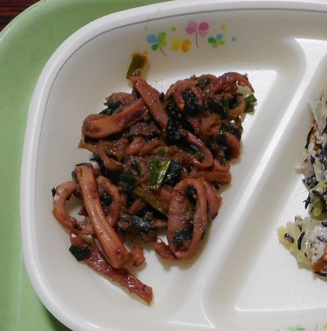 器に盛られた香住産イカの香味炒めの写真