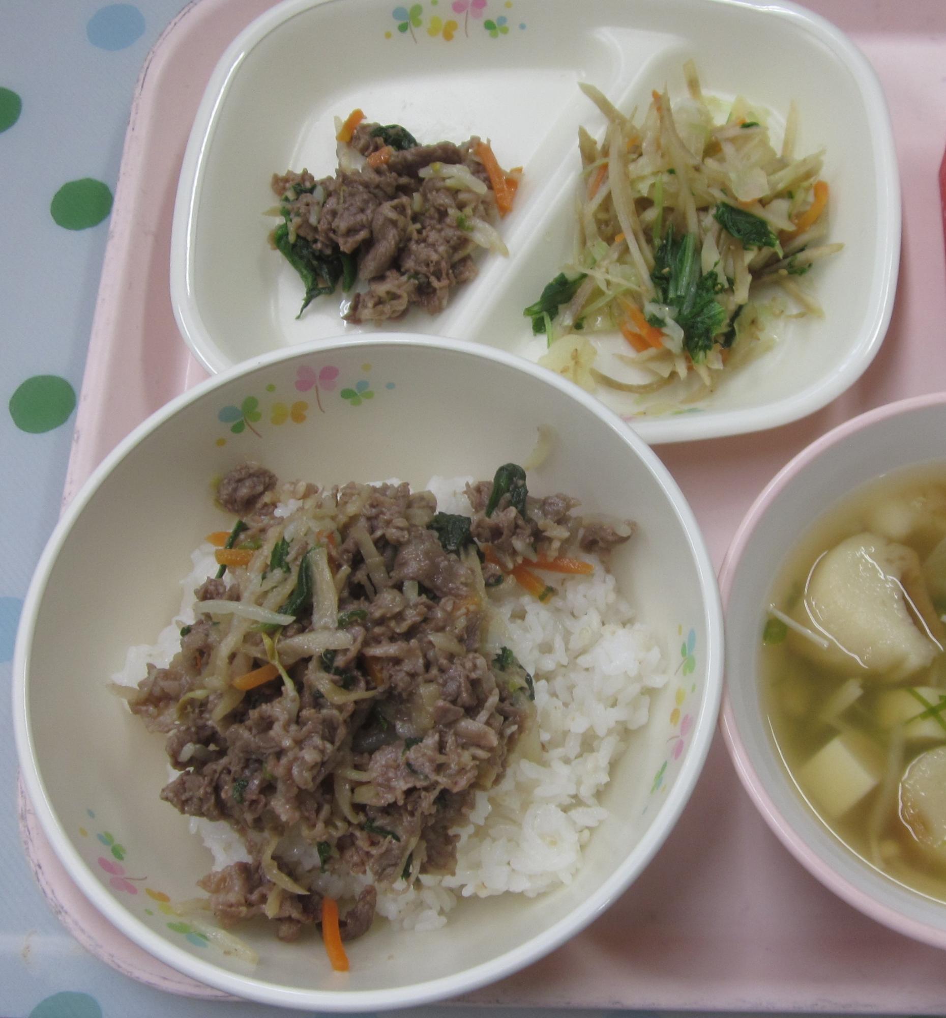 器に盛られたビビンバの写真