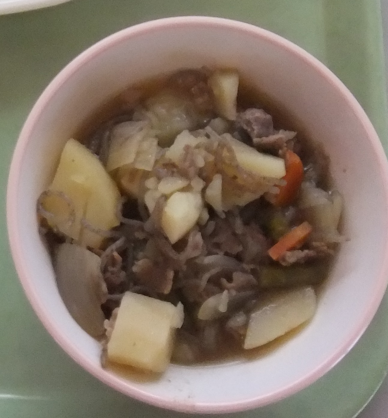 器に盛られた肉じゃがの写真