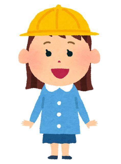 黄色の帽子をかぶり水色の服を着て笑っている幼児のイラスト