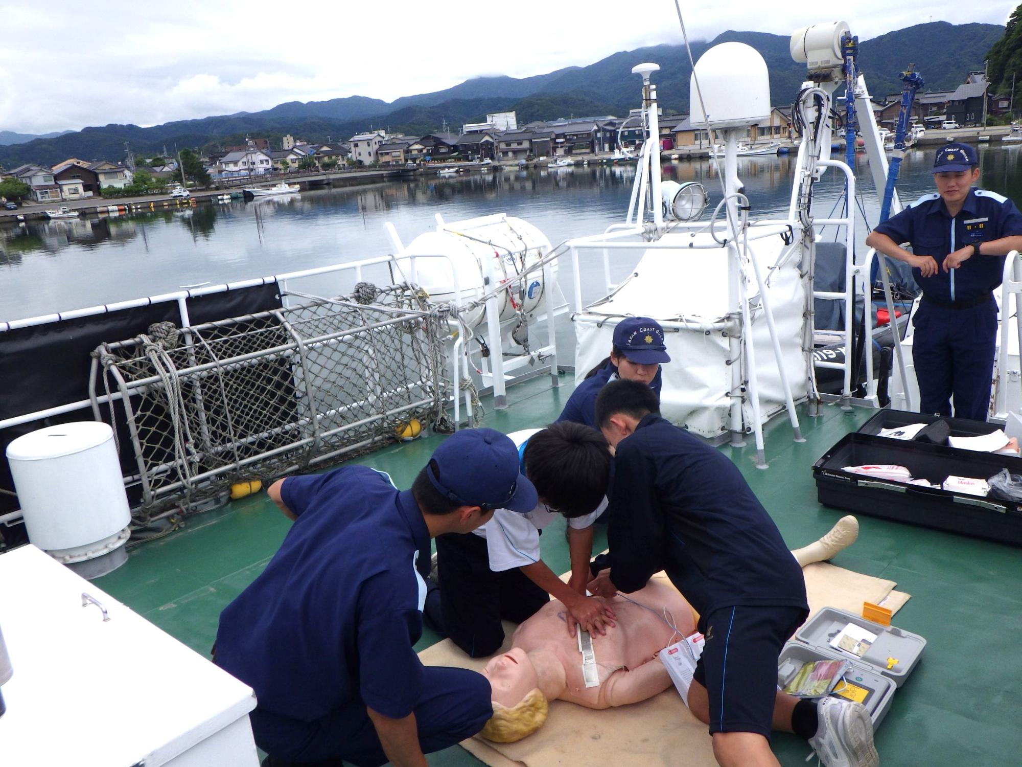 海上保安署での救助訓練
