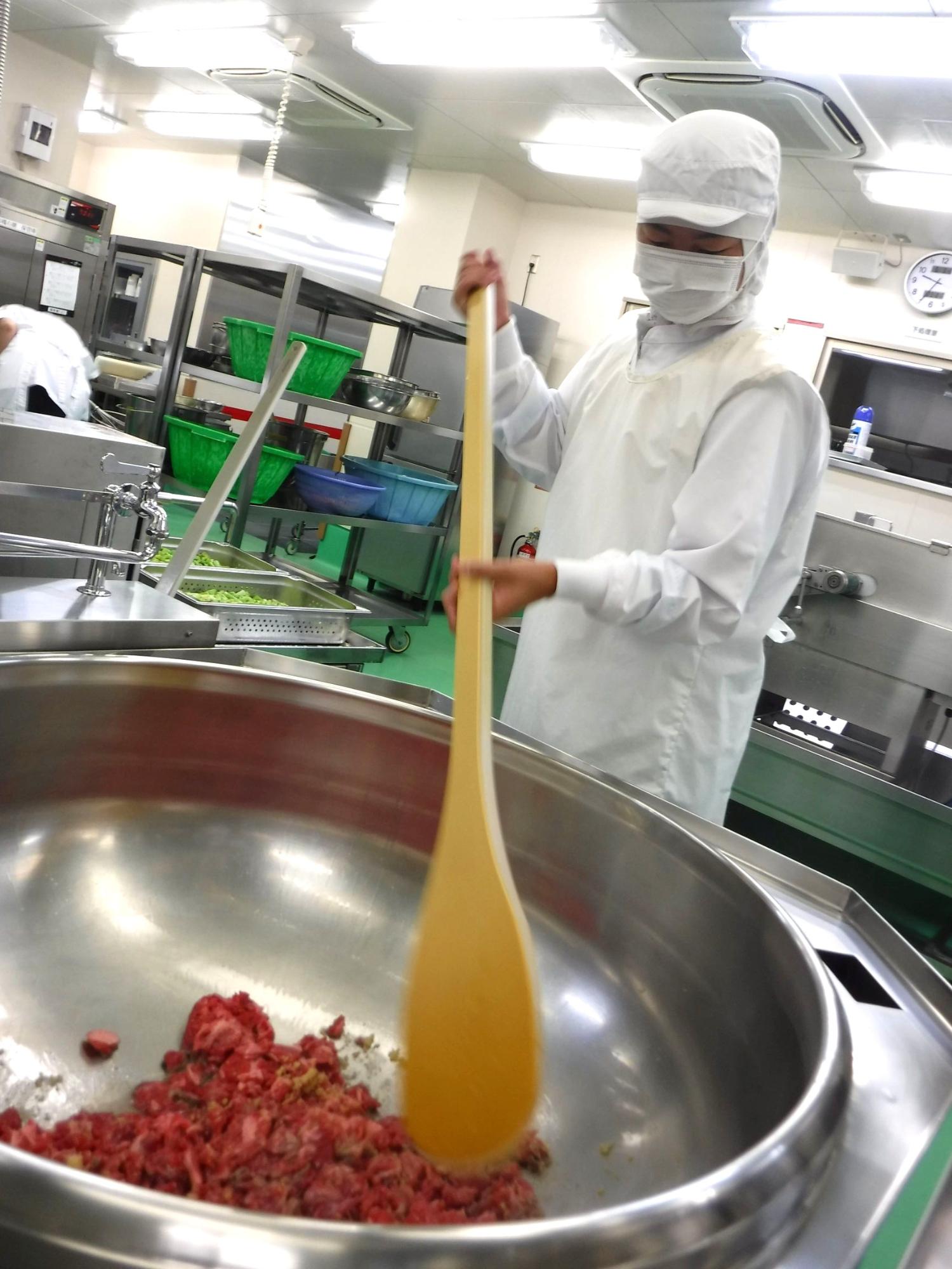給食センターでの調理補助