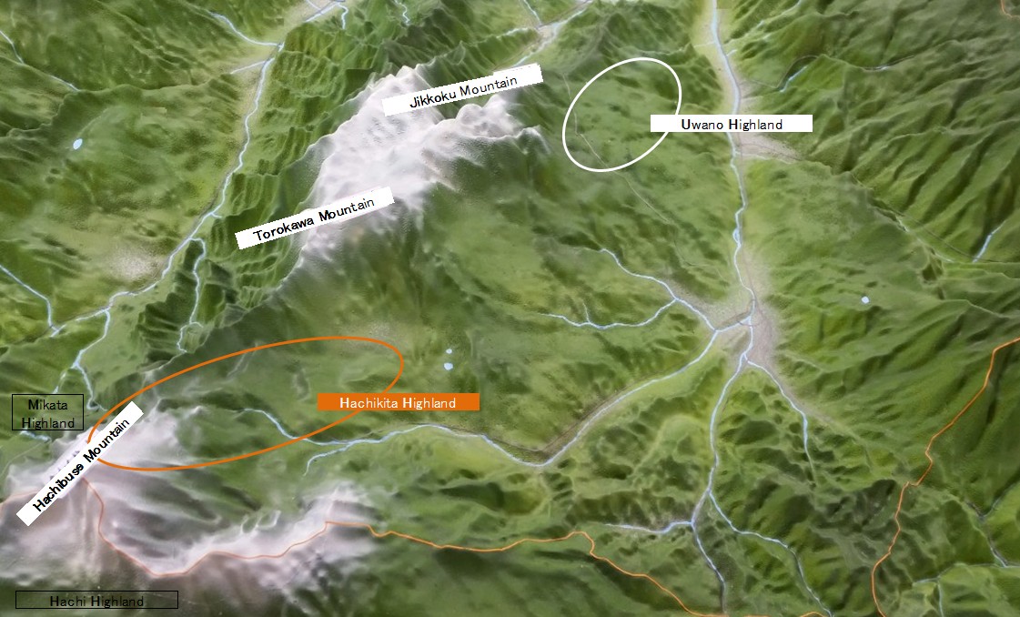 兎和野高原とハチ北高原に楕円が書かれている英語表記の地図