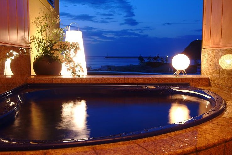 夜景が見える温泉の写真