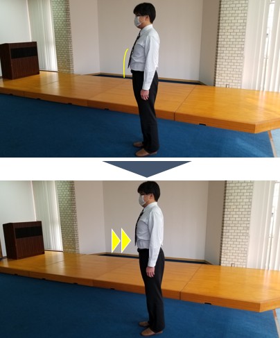 直立している人の写真と直立している人のおなかに矢印がある写真の2枚が並んでいる写真