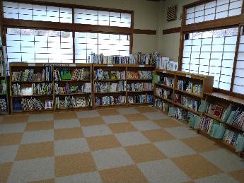 余部地区公民館図書コーナー2