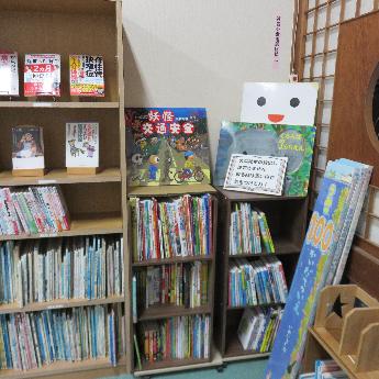 奥佐津地区公民館図書コーナー1