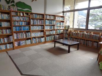 佐津地区公民館図書コーナー1
