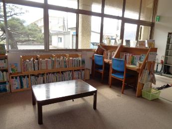 佐津地区公民館図書コーナー2