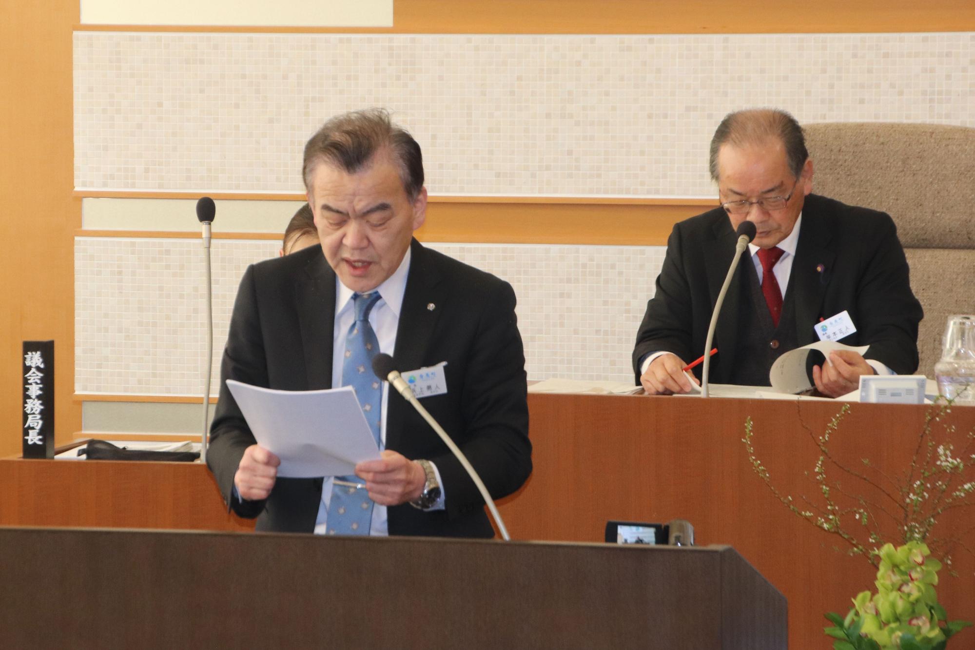 第152回香美町議会（定例会）に参加している町長の写真